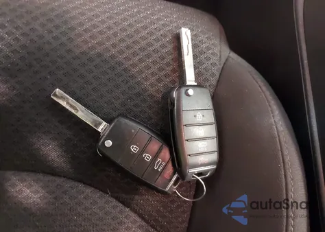 2016 Kia Optima Lx z USA, uszkodzony, nr VIN KNAGT4L32G5102347